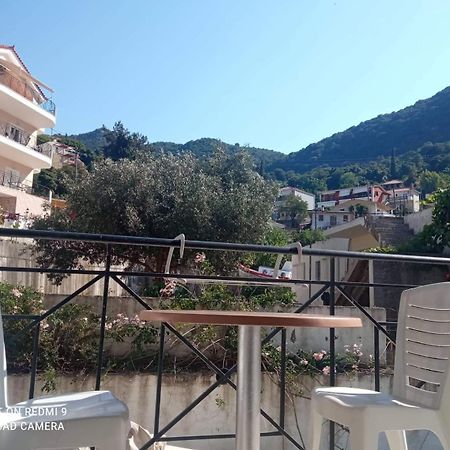 Vasilis Travlos Apartment Порос Экстерьер фото